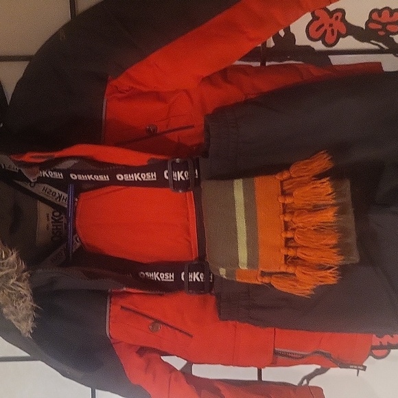 Oshkosh snowsuit - Picture 5 of 7